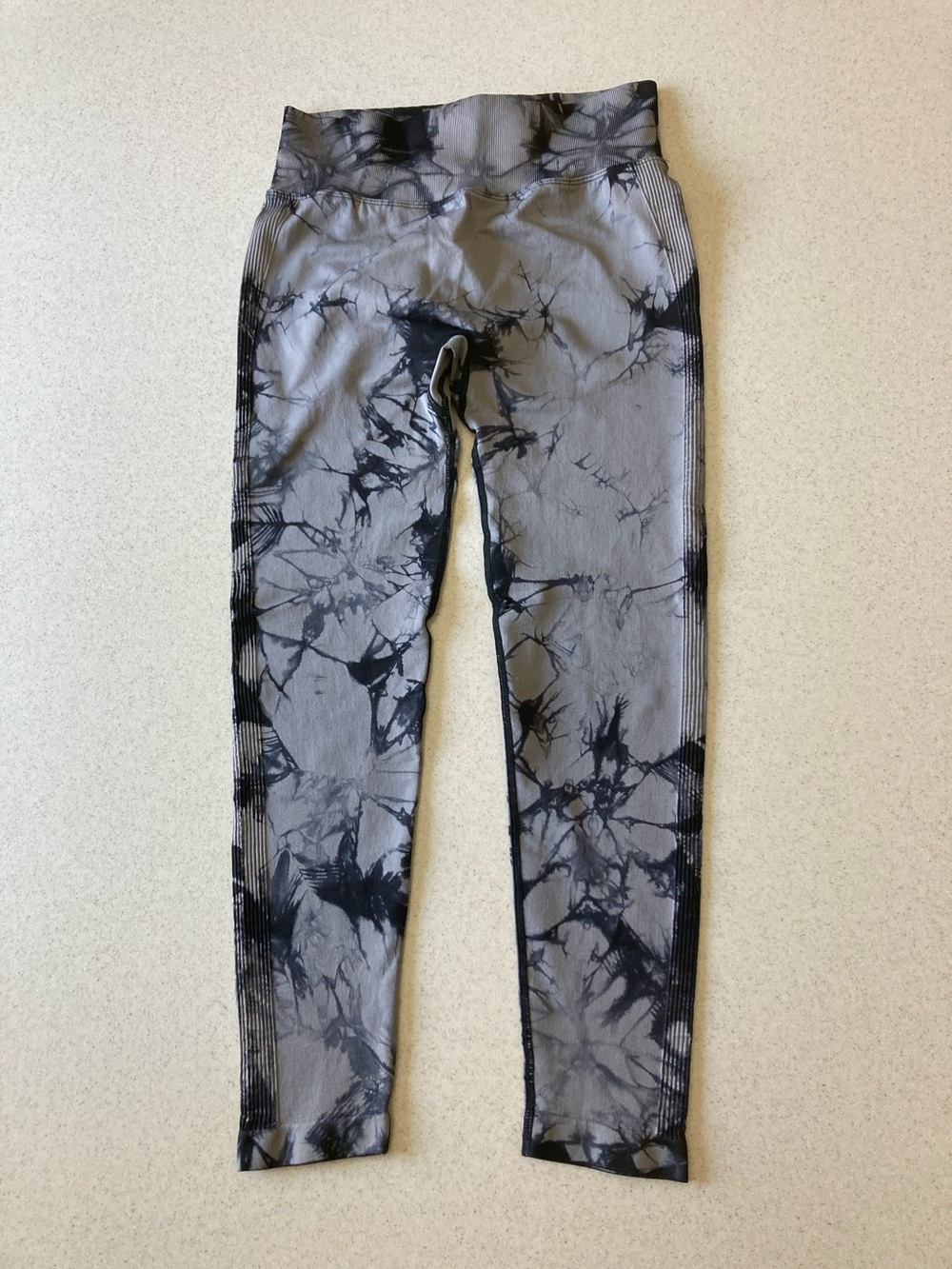 NWOT Mid-Rise Gray Black Tie-Dye Leggings Women Size XL**